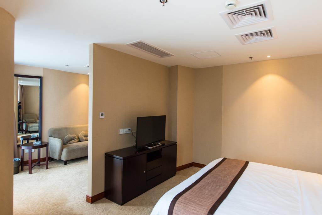 Vienna International Hotel - Expo Branch Шанхай Екстериор снимка