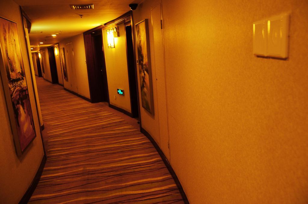 Vienna International Hotel - Expo Branch Шанхай Екстериор снимка